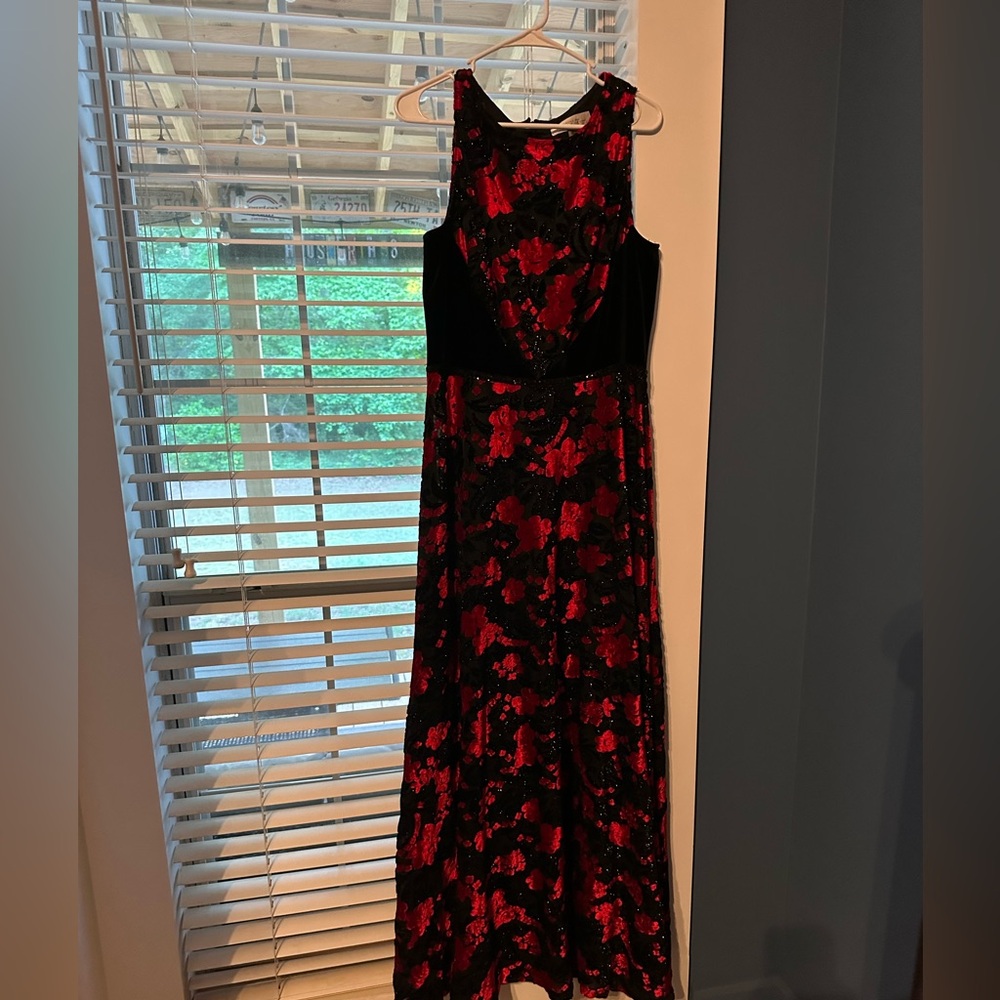 Tahari red and black Burnout Gown, size 12